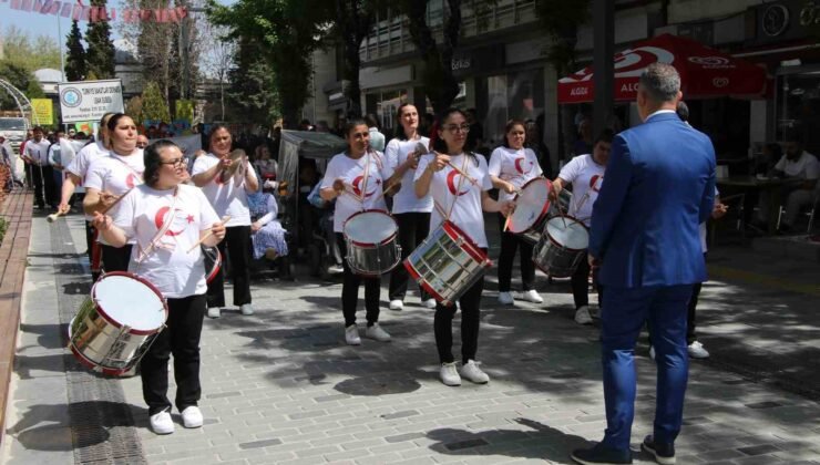 Uşak’ta engellilere farkındalık yürüyüşü gerçekleştirildi