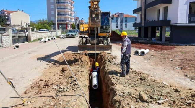 Uşak’ta kilit parke ve altyapı çalışmaları hız kesmeden sürüyor
