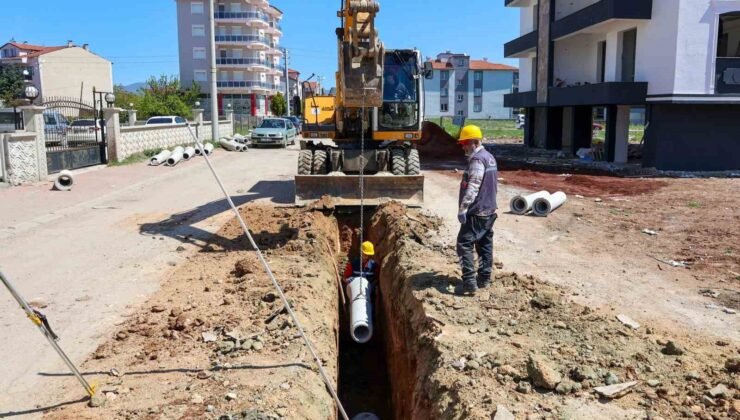Uşak’ta kilit parke ve altyapı çalışmaları hız kesmeden sürüyor