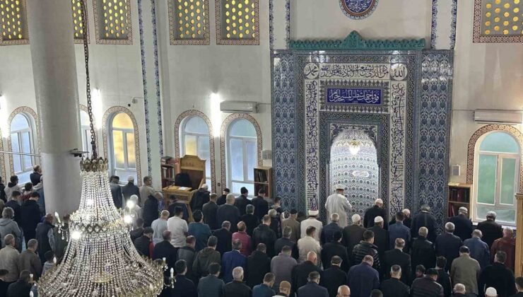 Uşak’ta Kurban Bayramı namazı kılındı