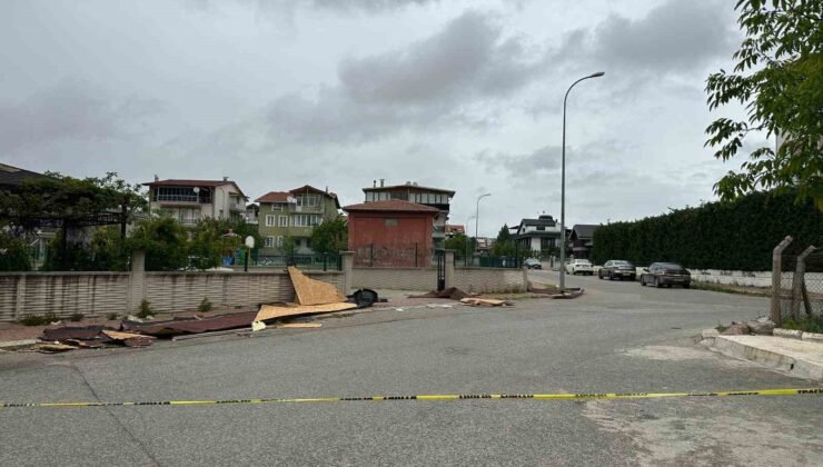 Uşak’ta kuvvetli fırtına hayatı olumsuz etkiledi
