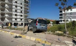 Uşak’ta park halindeki araca çarpan otomobil kazaya neden oldu: 4 yaralı