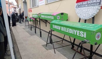 Uşak’taki kazada hayatını kaybeden 4 kişilik aile toprağa verildi