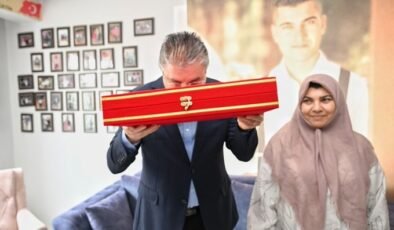 Vali Erdinç Yılmaz, Şehit Recep Çetin’in ailesine bayram ziyaretinde bulundu