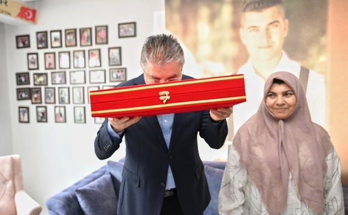 Vali Erdinç Yılmaz, Şehit Recep Çetin’in ailesine bayram ziyaretinde bulundu