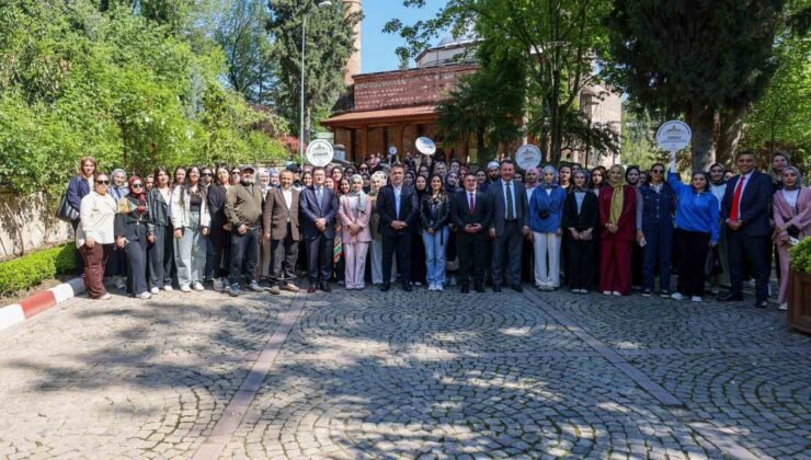 Vali Sözer, gençlerle tarih ve medeniyet gezisinde bir araya geldi