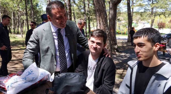 Vali Sözer, YKS öncesi öğrencilerle buluştu