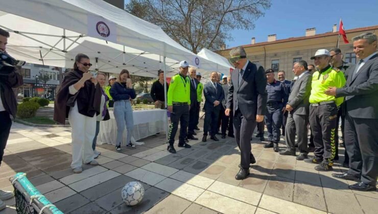 Vali Yılmaz alkol gözlüğünü taktı, futbol topunu kaleye göndermede hayli zorlandı
