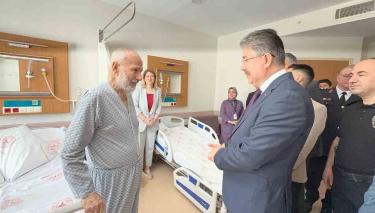 Vali Yılmaz’dan sağlık çalışanı ve hastalara bayram ziyareti