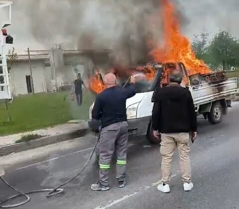 Yanan kamyonete ilk müdahaleyi beton mikseri yaptı