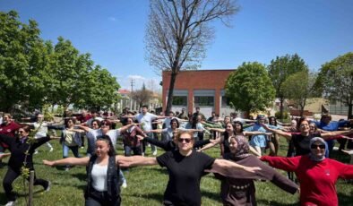 Yaşlı bakımı öğrencileri 60+ Tazelenme Üniversitesi’ne konuk oldu