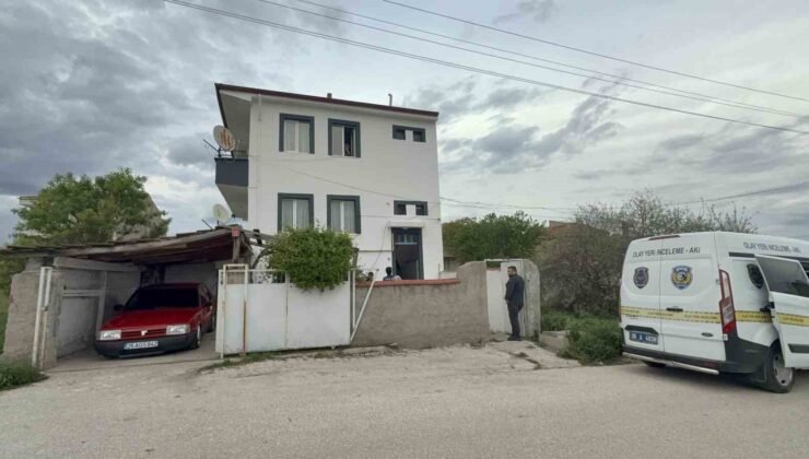 Yaşlı kadın banyoda ölü bulundu