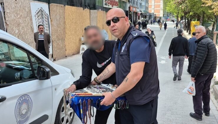 Zabıtanın müdahale ettiği seyyar satıcı basını da görünce şok oldu: “Sen kimsin?”