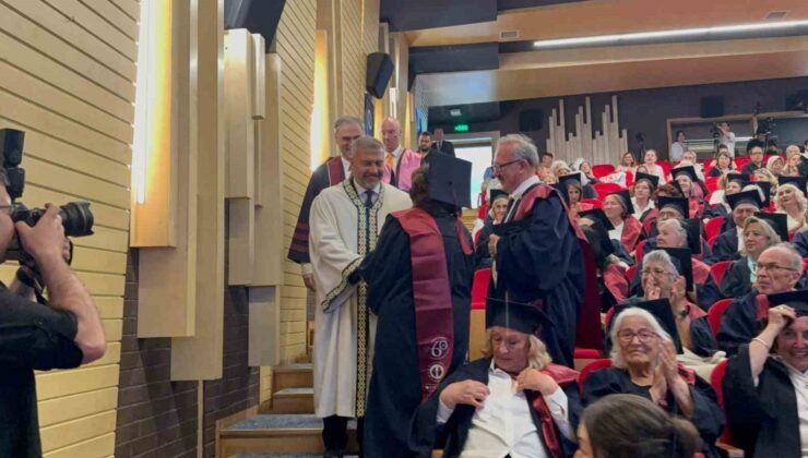 6 farklı ilde görev yapmış emekli emniyet müdürü, 65 yaşında tekrardan üniversiteden mezun oldu