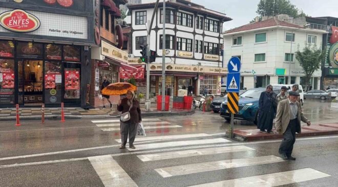 Afyonkarahisar’da sağanak ve dolu yağışı etkili oldu