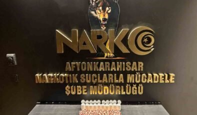 Afyonkarahisar’da uyuşturucu emdirilmiş peçete ve 508 adet sentetik ecza maddesi ele geçirildi