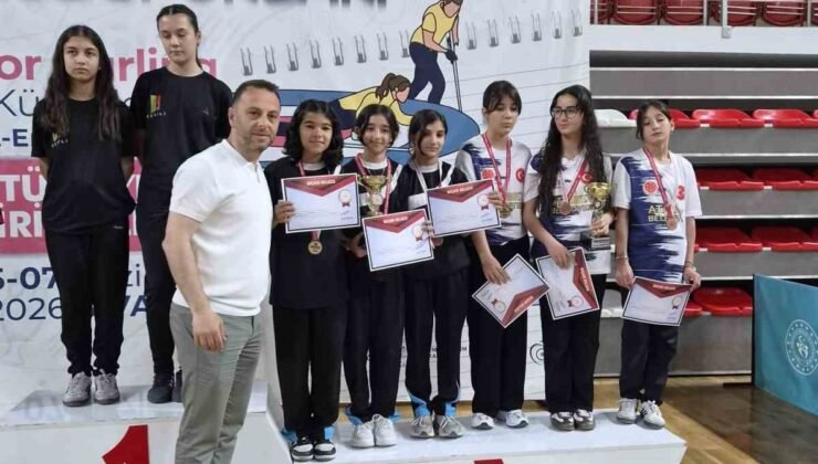 Afyonkarahisarlı sporculardan Floor Curling Türkiye Şampiyonası’nda önemli başarı