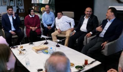 AK Parti İl Başkanı Gürhan Albayrak, kutsal topraklardan dönen Hatipoğlu’nu ziyaret etti