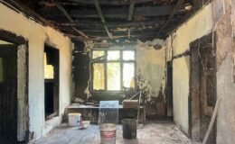Alevlerin geride bıraktığı acı tablo: Evi yanan acılı baba uzatılacak yardım elini bekliyor