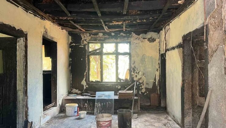 Alevlerin geride bıraktığı acı tablo: Evi yanan acılı baba uzatılacak yardım elini bekliyor