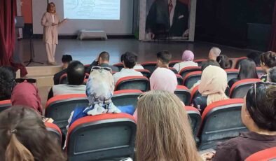 Altıntaş’ta öğretmen eğitimi dijital ekosistemi projesi tanıtım faaliyeti gerçekleştirildi