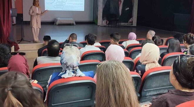 Altıntaş’ta öğretmen eğitimi dijital ekosistemi projesi tanıtım faaliyeti gerçekleştirildi