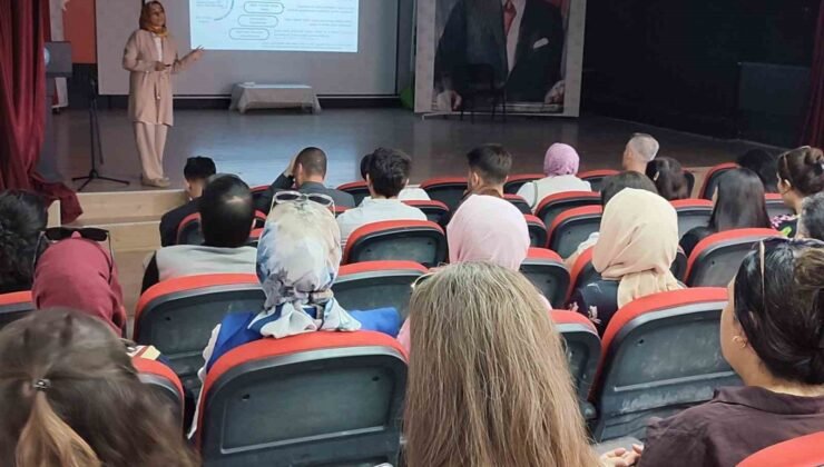 Altıntaş’ta öğretmen eğitimi dijital ekosistemi projesi tanıtım faaliyeti gerçekleştirildi