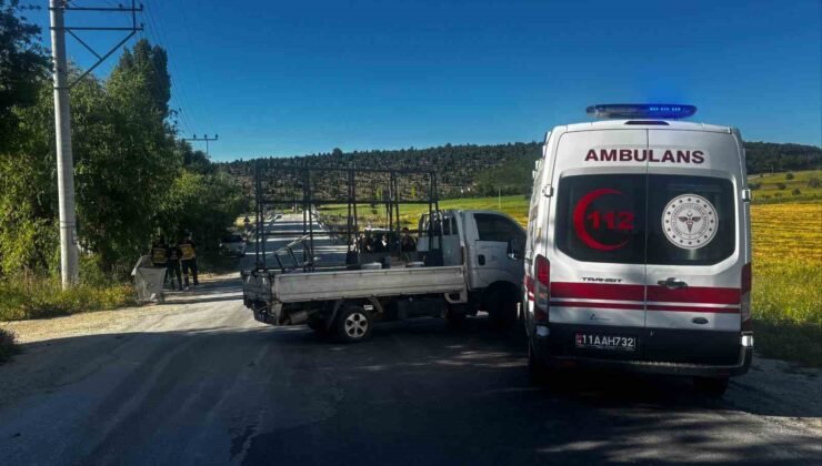 Ambulans ile kamyonetin çarpıştığı kaza korkuttu