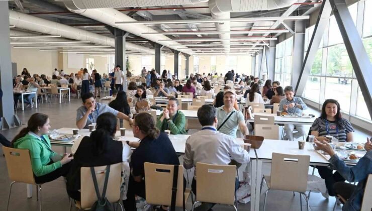 Anadolu Üniversitesi mezunları yıllar sonra aynı kampüste buluştu