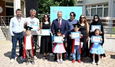 Anadolu Üniversitesi’nde gurur günü: Sevgi ve sabrın mezuniyeti
