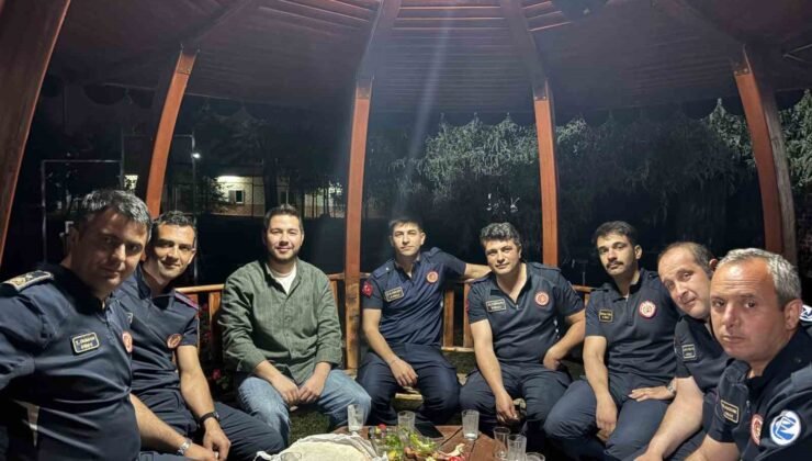 Araçta kedi var” yazısını dikkate aldı, sevimli 3 yavru kediyi kurtardı