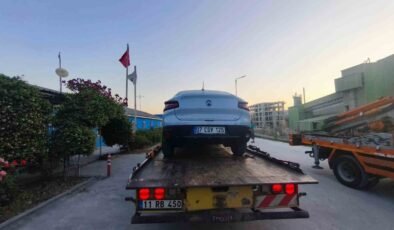 Babasının çalıştığı iş yerine aracı ile zorla girmek istedi