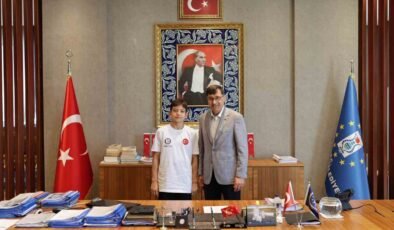 Belediye Başkanı Kahveci, Milli Yüzücü Ömer Cengiz’i ağırladı