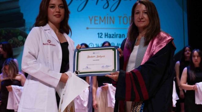 Beslenme ve Diyetetik Bölümü mezunları diyetisyenlik yemini etti