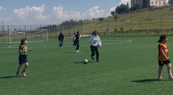 Beylikova Gençlik ve Spor İlçe Müdürlüğü tarafından ücretsiz kız futbol kursu açıldı