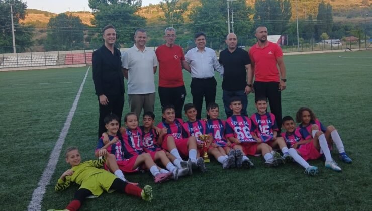 Bilecik U11 Gençler Ligi şampiyonu 4 Eylülspor oldu