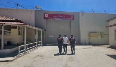Bilecik’te 17 yıl 49 ay 37 gün hapis cezası bulunan şahıs kaçmaya çalıştığı sırada yakalandı