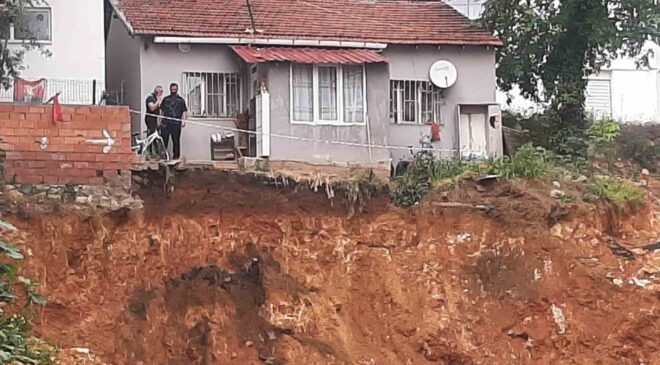 Bilecik’te bir ev toprak kayması ihtimaline karşı tahliye edildi