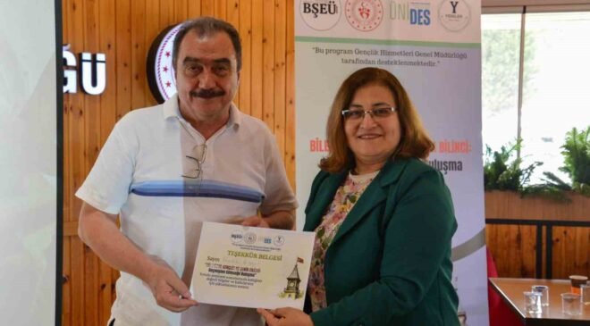 Bilecik’te ’Gençlik ve Şehir Bilinci Geçmişten Geleceğe Buluşma’  programı düzenlendi