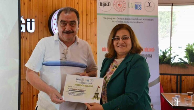 Bilecik’te ’Gençlik ve Şehir Bilinci Geçmişten Geleceğe Buluşma’  programı düzenlendi