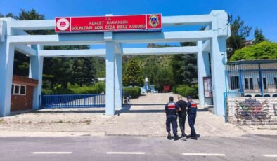 Bilecik’te ’Hakaret’ suçundan aranan şahıs yakalanarak, cezaevine teslim edildi