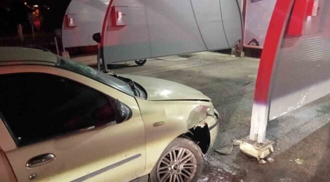 Bilecik’te otomobil sürücüsü akaryakıt istasyonunun yıkama alanına çarptı: 4 yaralı