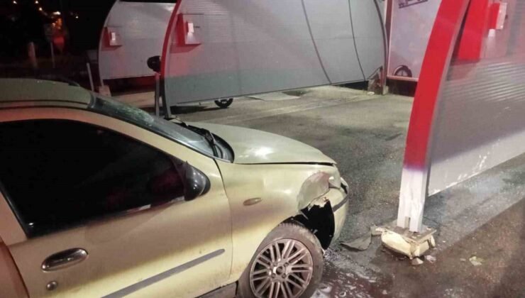 Bilecik’te otomobil sürücüsü akaryakıt istasyonunun yıkama alanına çarptı: 4 yaralı