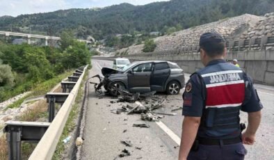 Bilecik’te otomobil tıra arkadan çarptı: 2 yaralı