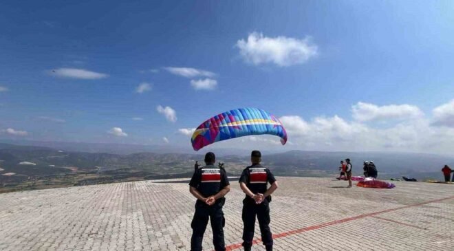 Bilecik’te yamaç paraşütü etkinliği