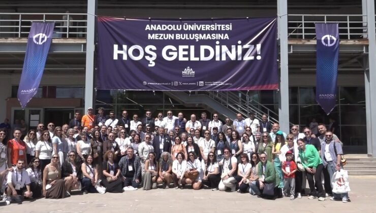 Bir araya gelen Anadolu Üniversitesi mezunları hasret giderdi