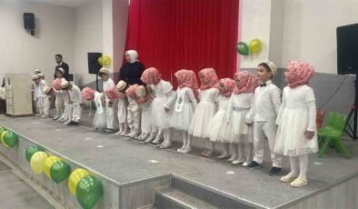 Çavdarhisar’da 4-6 Yaş Kur’an Kursu öğrencilerinden yılsonu gösterisi