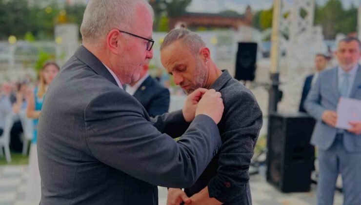 CHP Milletvekili Yaşar Tüzün’ün yeğeni ile eski danışmanı AK Parti’ye geçti