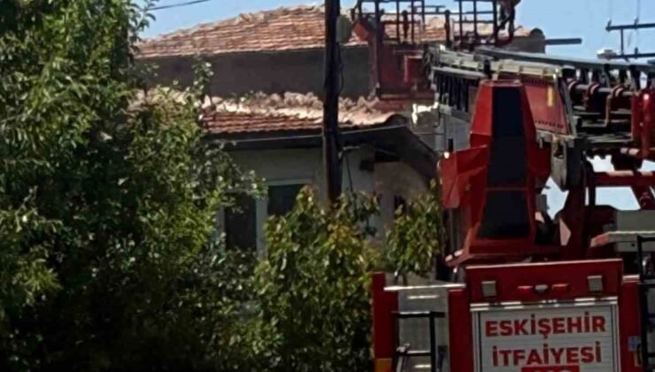 Çocuğun oynadığı ateş evi yaktı
