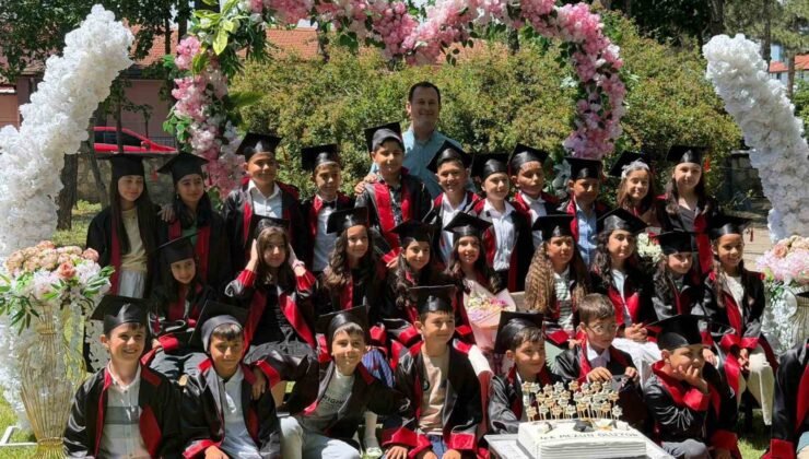 Çocuklar ilkokulu bitirmenin mutluluğunu yaşadı